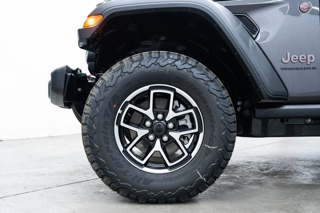 New 2026 Granite Crystal Metallic Clear-Coat Exterior Paint Jeep Rubicon image 7