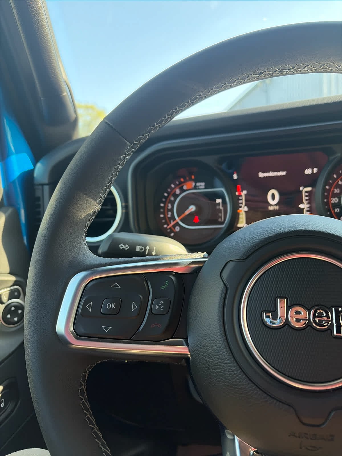 New 2026 Hydro Blue Pearl-Coat Exterior Paint Jeep Sahara image 12