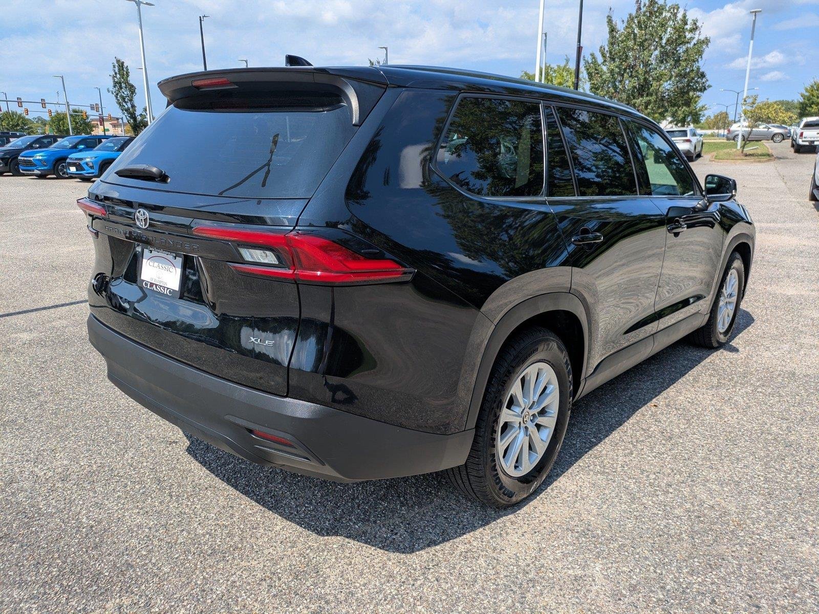 Used 2024  Toyota XLE image 4