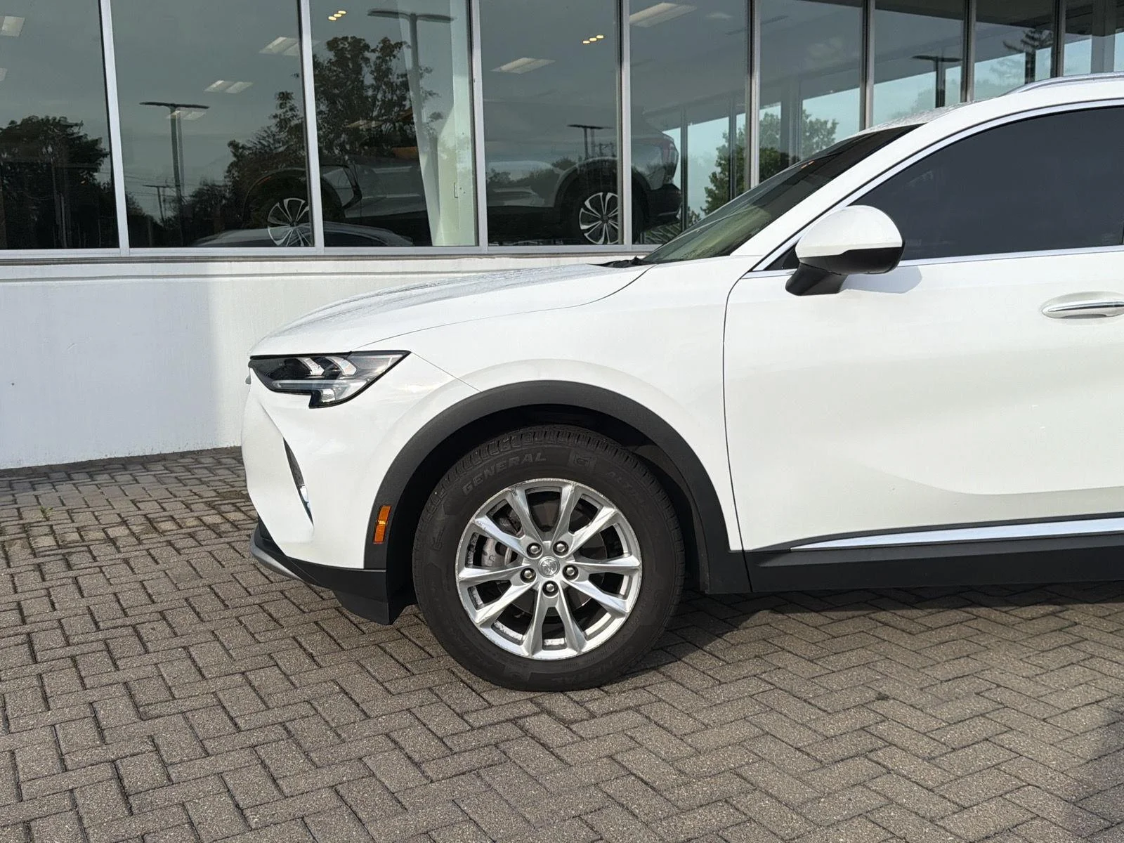 Used 2021 Summit White Buick Preferred image 9