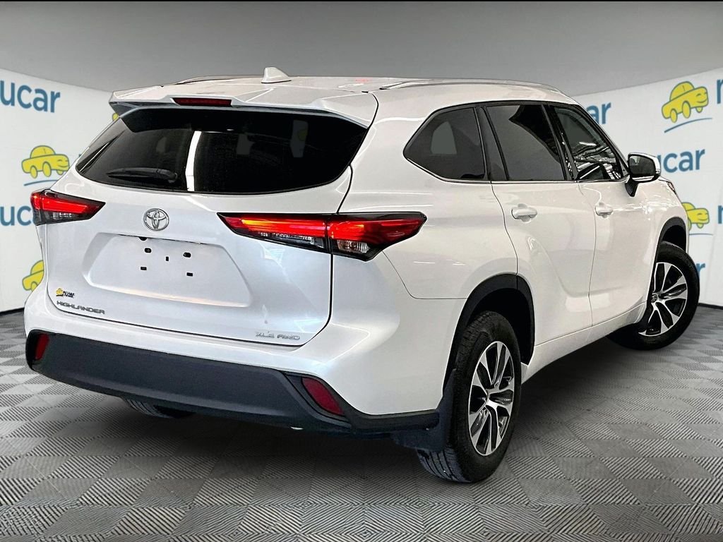 Used 2022 Pearl Toyota XLE image 6