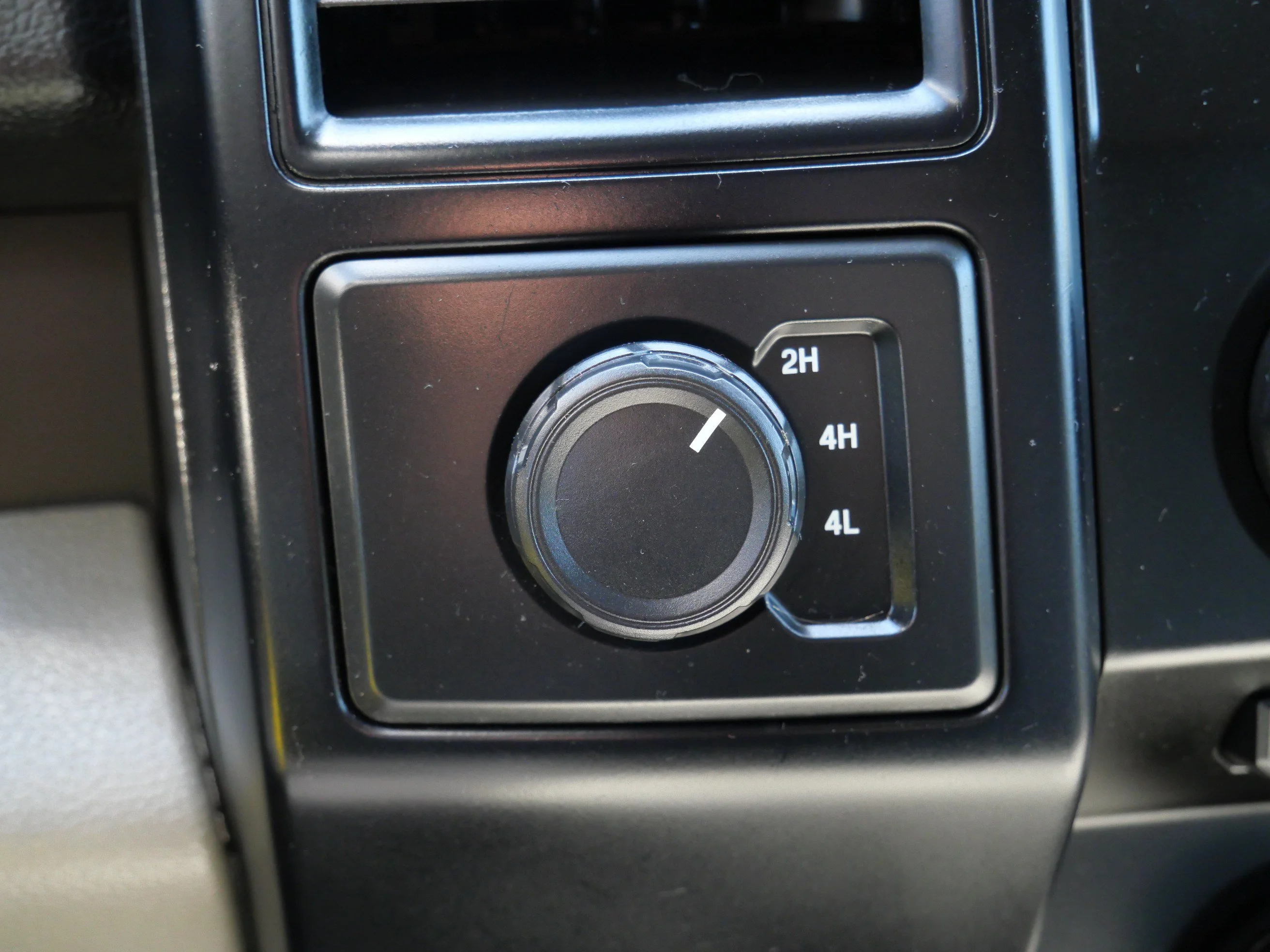 Used 2015 Magnetic Metallic Ford XL image 30