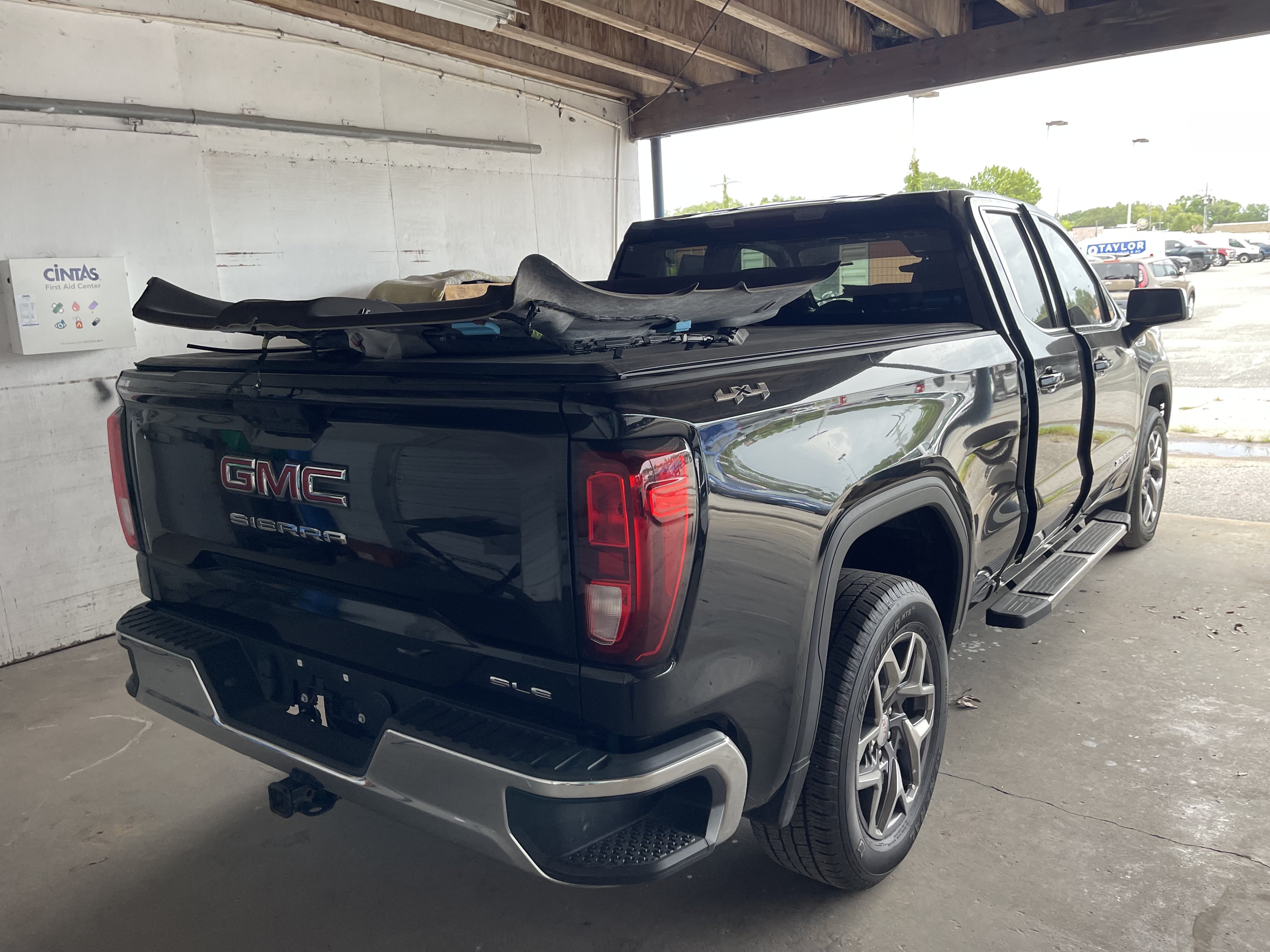 Used 2023 Onyx Black GMC SLE image 3