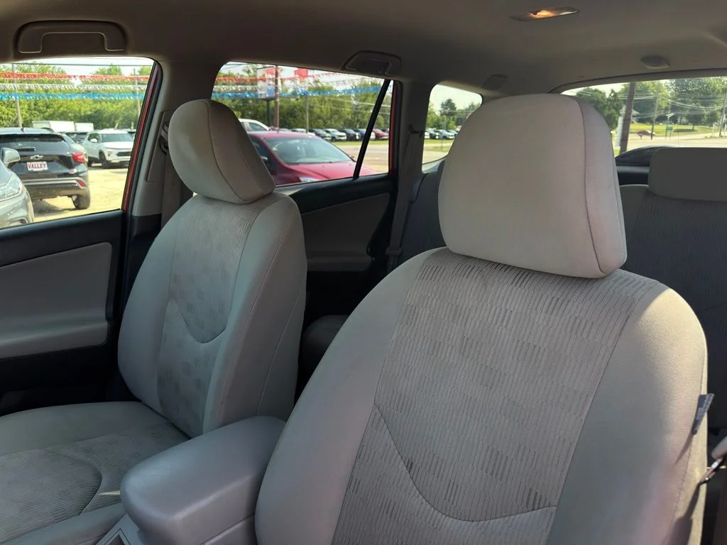 Used 2010 Red Toyota Base image 11