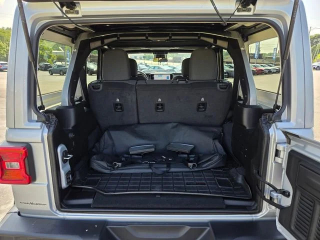 Used 2024 Silver Jeep Sahara image 17