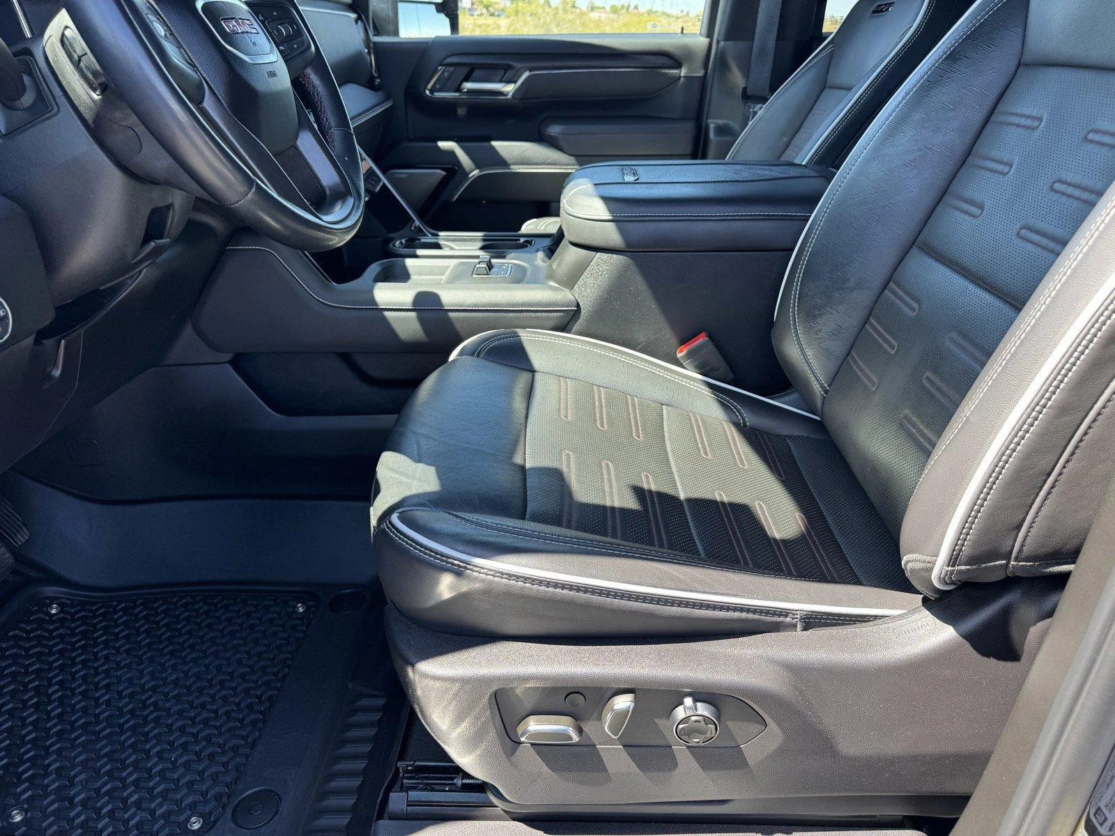 Used 2024 Titanium Rush Metallic GMC AT4X image 18