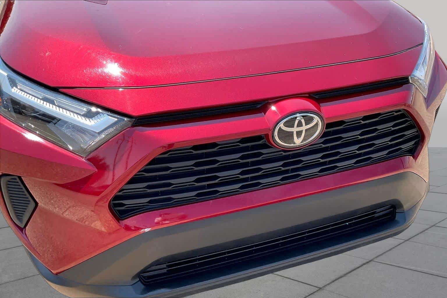 Used 2025 Ruby Flare Pearl Toyota XLE image 29