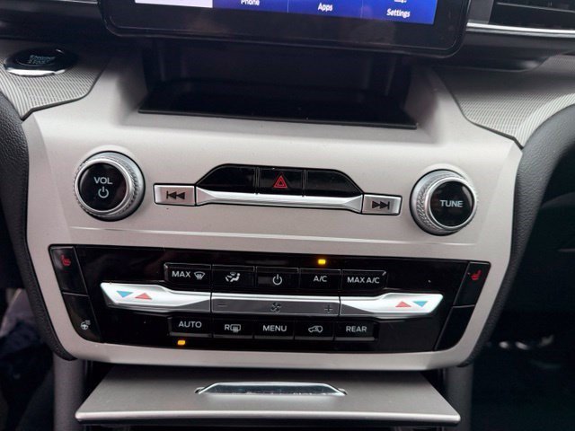 Used 2024 Black Metallic Ford XLT image 21