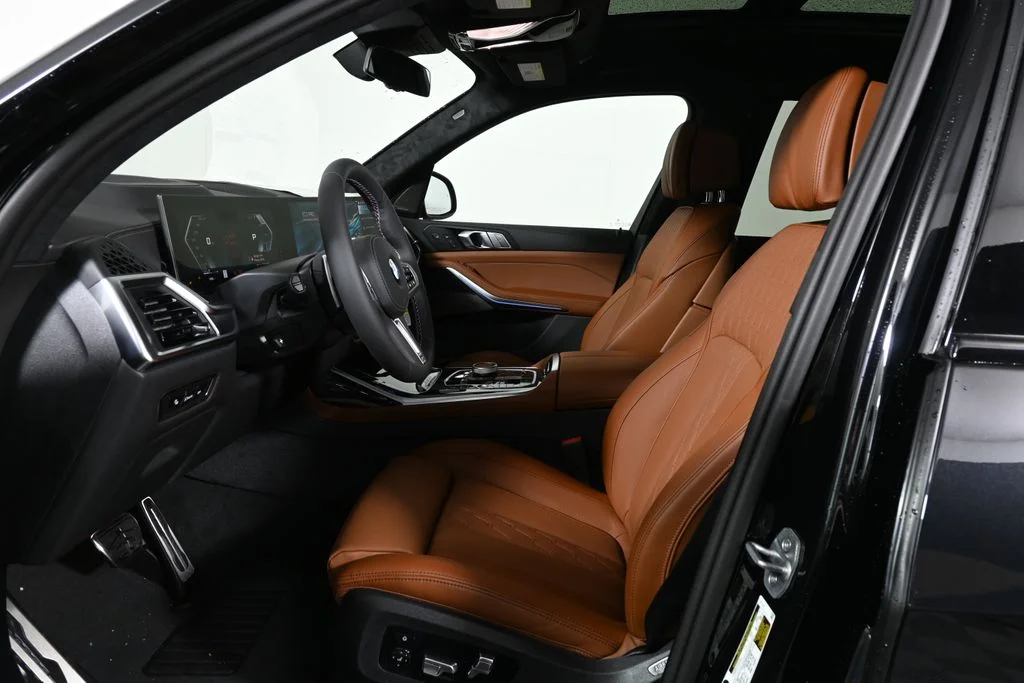Used 2027 Black BMW M60i image 3