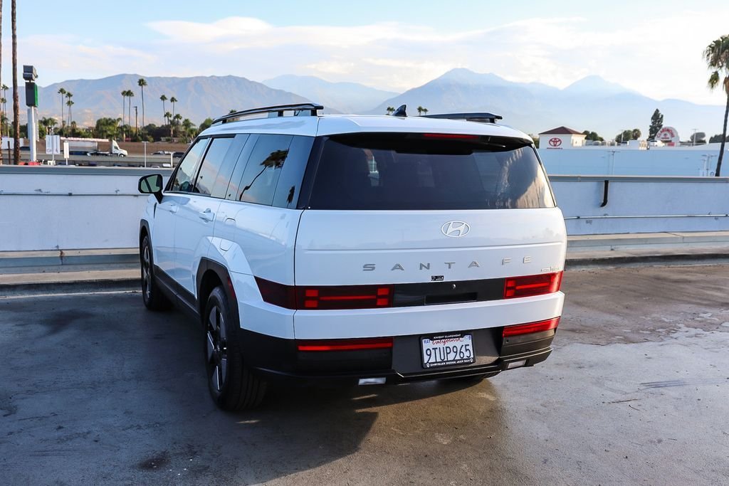 Used 2025 White Hyundai SEL image 7
