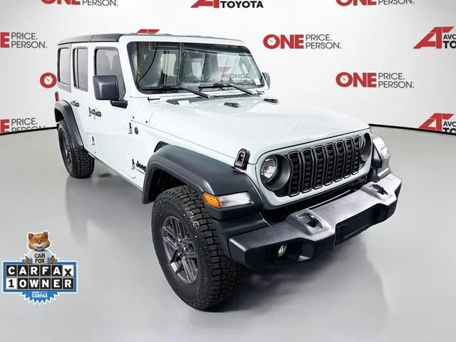 Used 2024  Jeep Sport S image 1