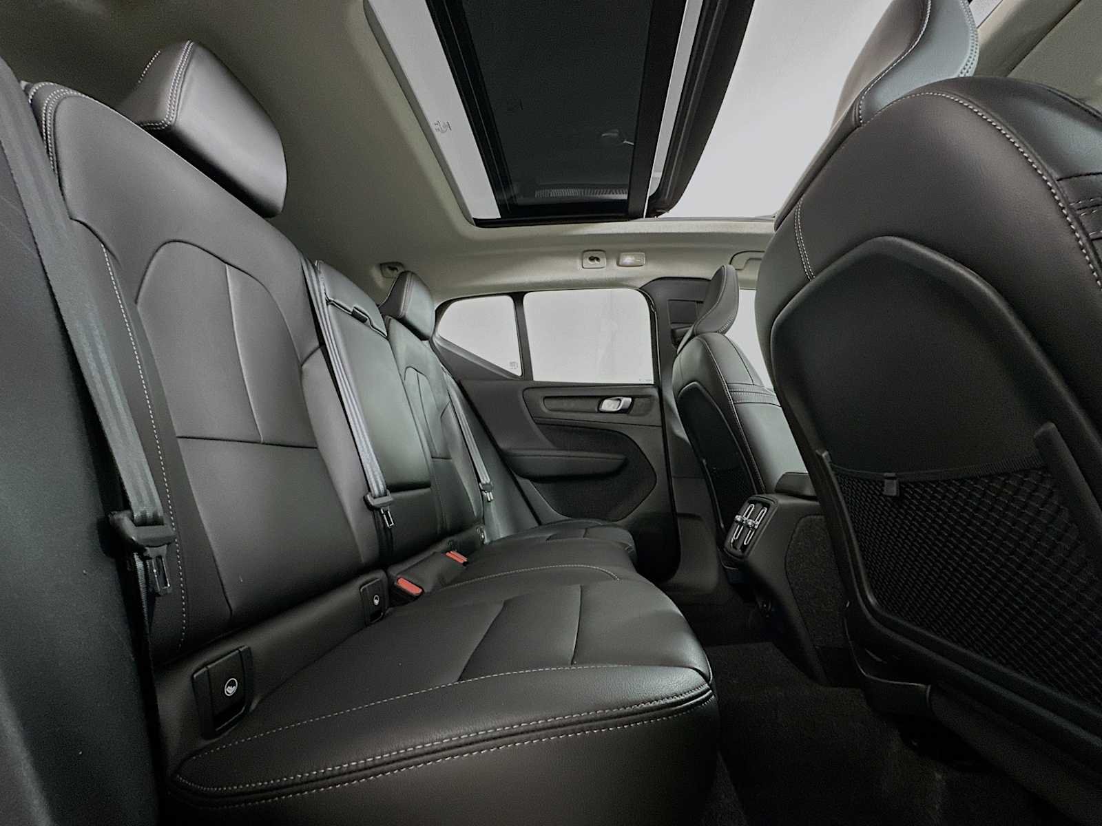 2025 Volvo XC40 Plus - Photo 26