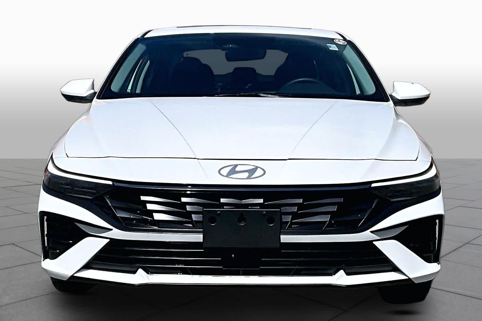 Used 2025 Serenity White Hyundai SEL Convenience image 4
