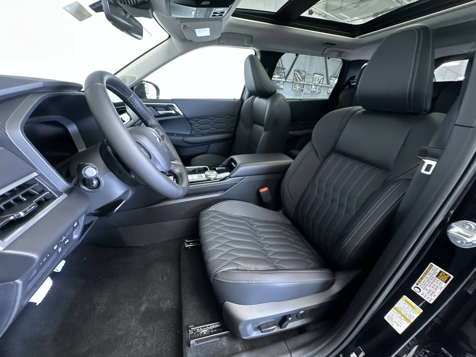New 2026 Black Diamond Mitsubishi SEL image 12