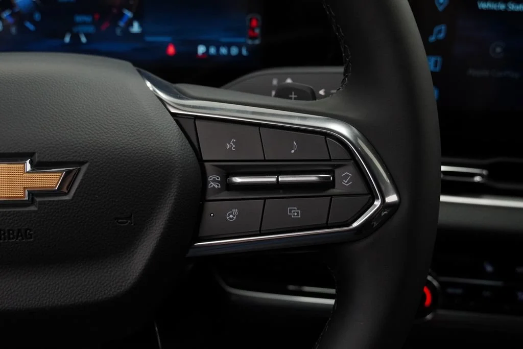New 2027 Mosaic Black Metallic Chevrolet LT image 19