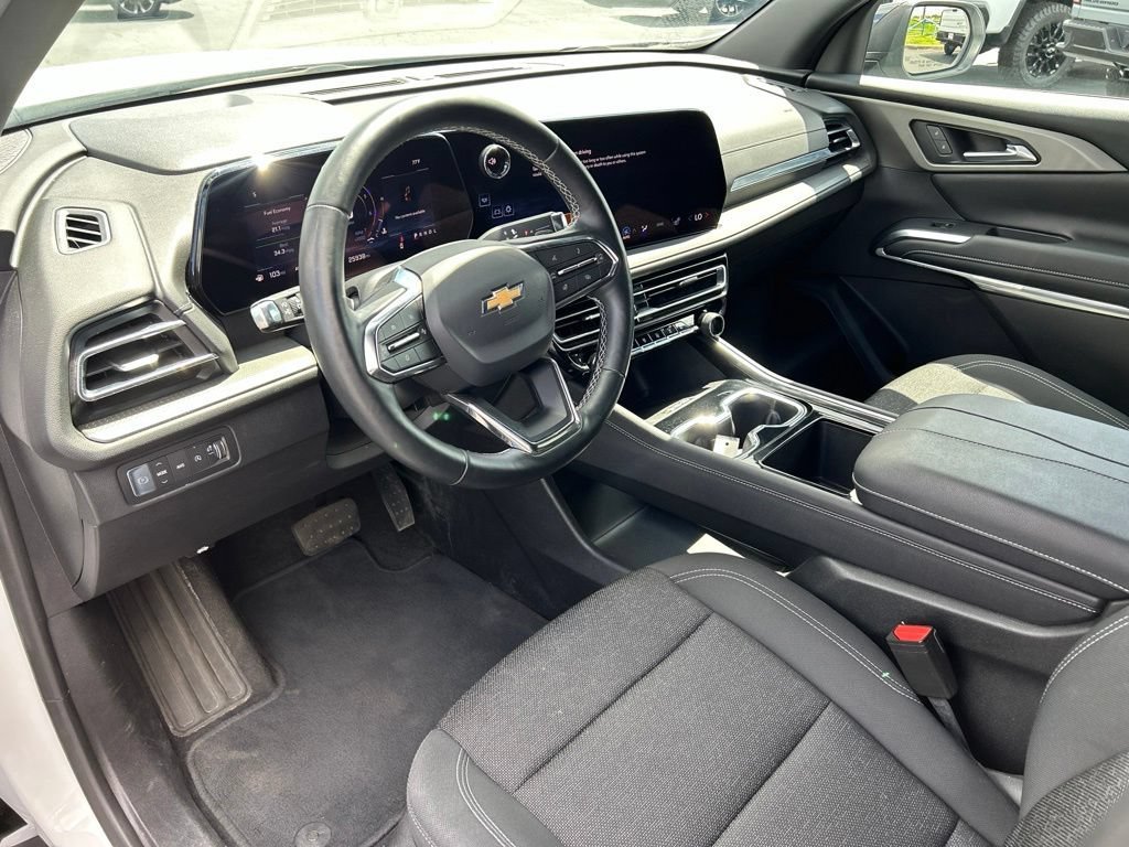 Used 2025 Summit White Chevrolet LT image 19