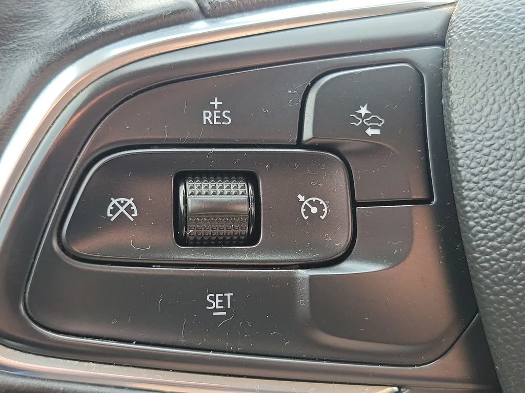 Used 2022 Blue Buick Select image 9