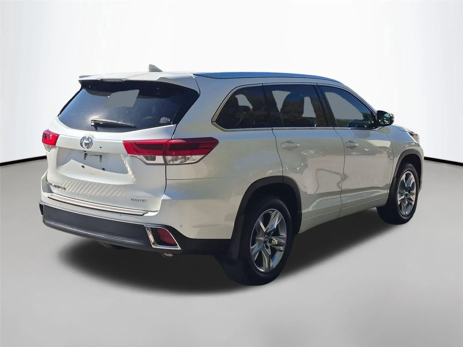 Used 2018 Blizzard Pearl Toyota Limited image 5