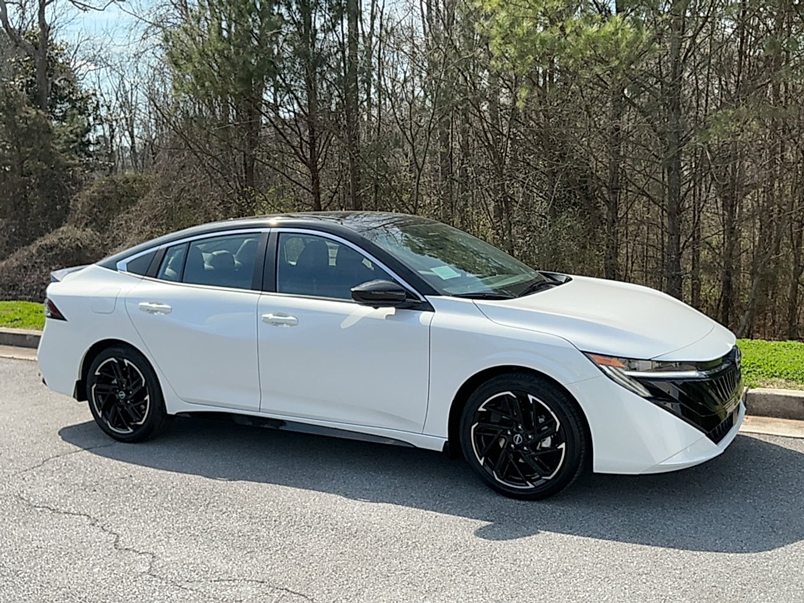 New 2026 Aspen White Tricoat/Super Black Nissan SR image 1