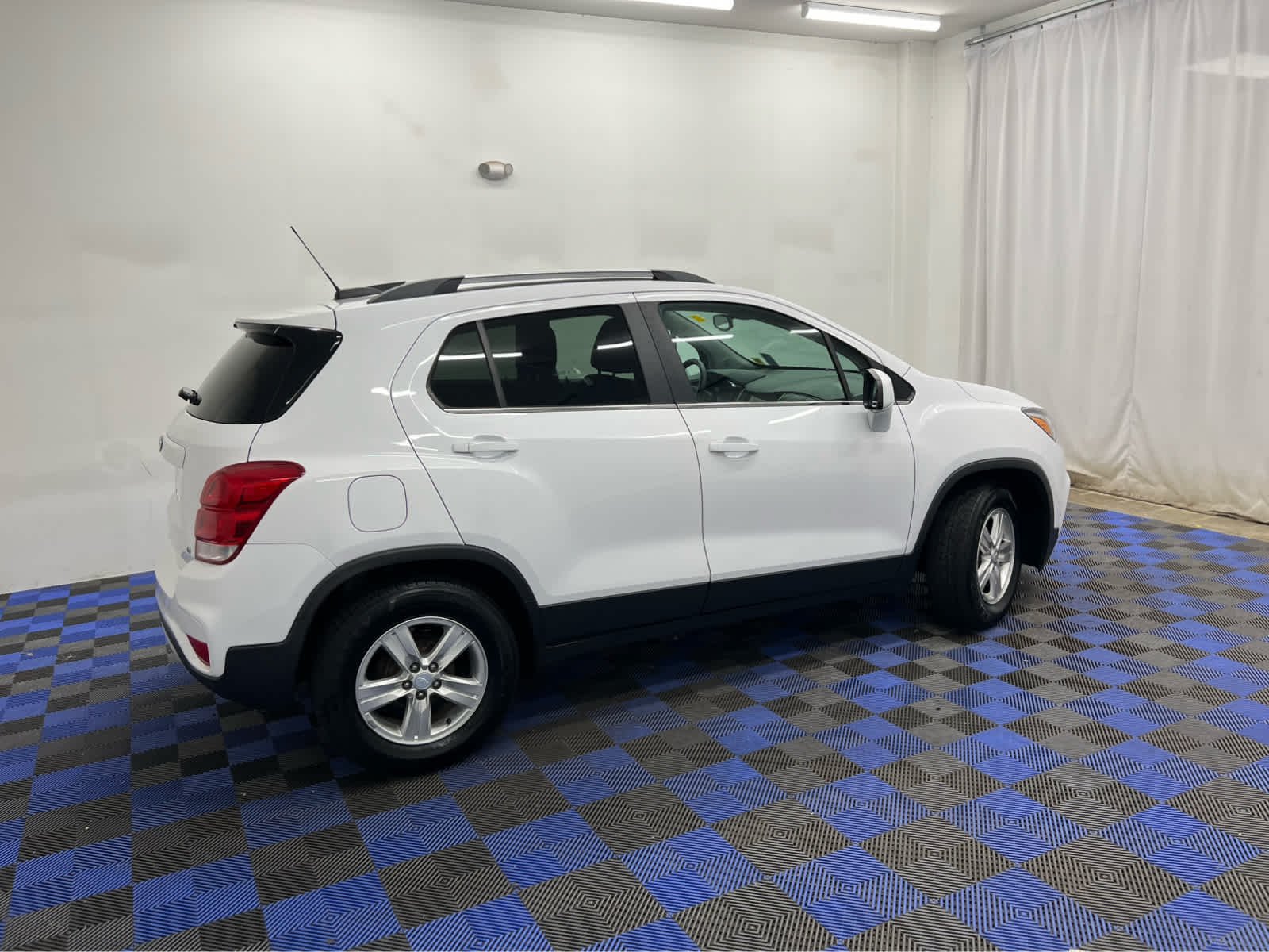 Used 2019 Summit White Chevrolet LT image 9