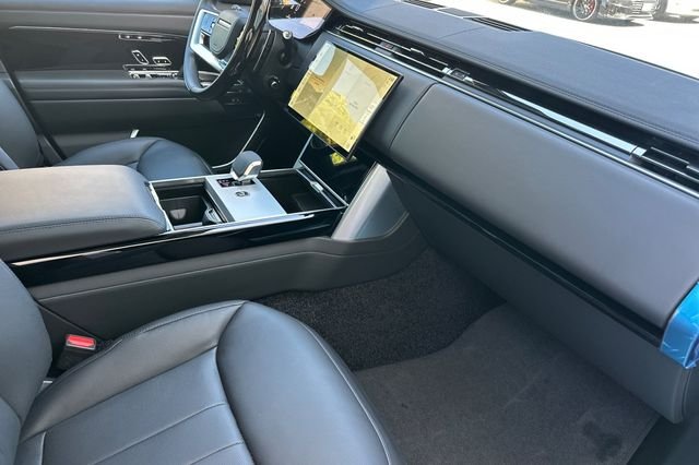 New 2026 Ostuni Pearl White Land Rover SE image 14
