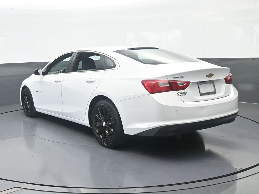 Used 2024 Summit White Chevrolet LT image 3