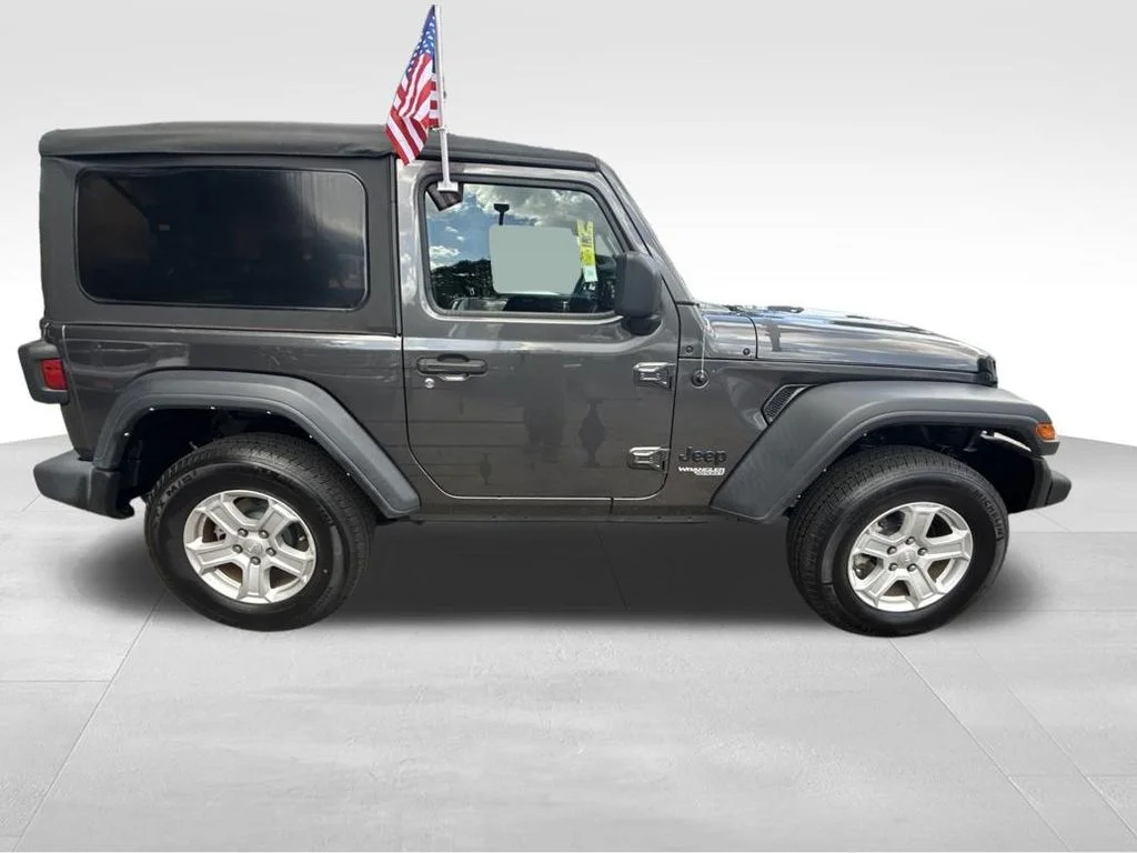 Used 2021 Gray Jeep Sport S image 7