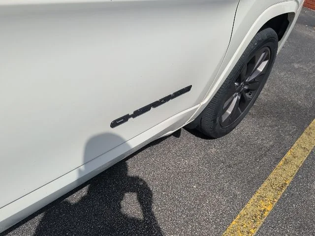 Used 2019 Pearl White Jeep Limited image 3