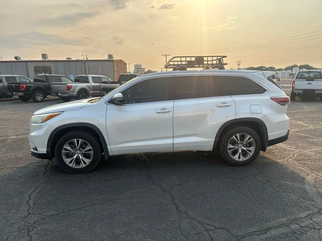 Used 2015 Blizzard Pearl Toyota XLE V6 image 4