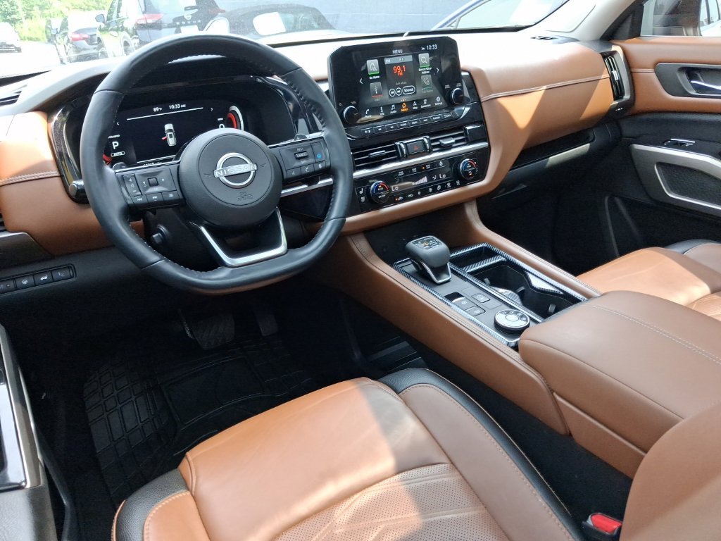 Used 2023 White Nissan Platinum image 14