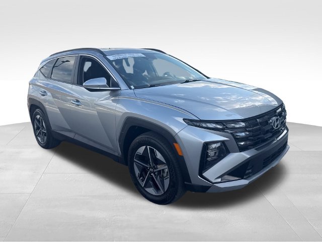 Used 2025 Silver Hyundai SEL Convenience image 7