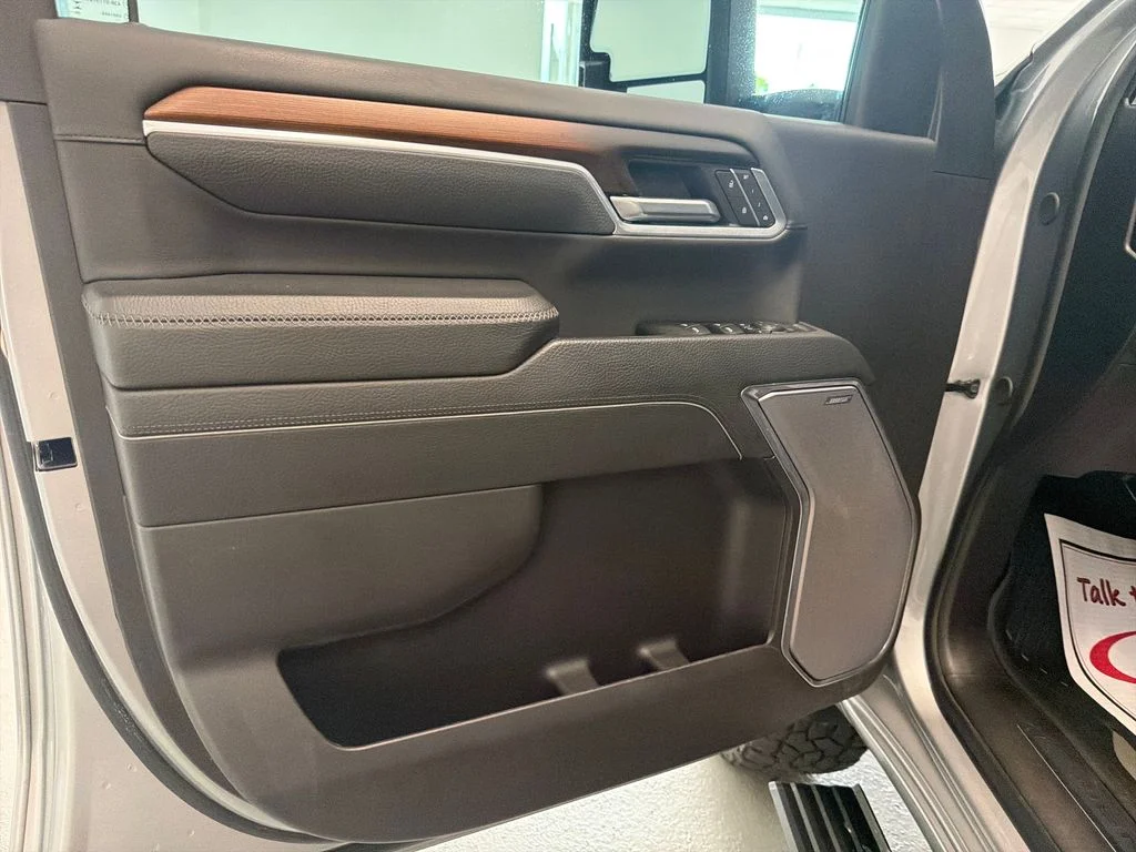 Used 2025 Silver GMC Denali image 13