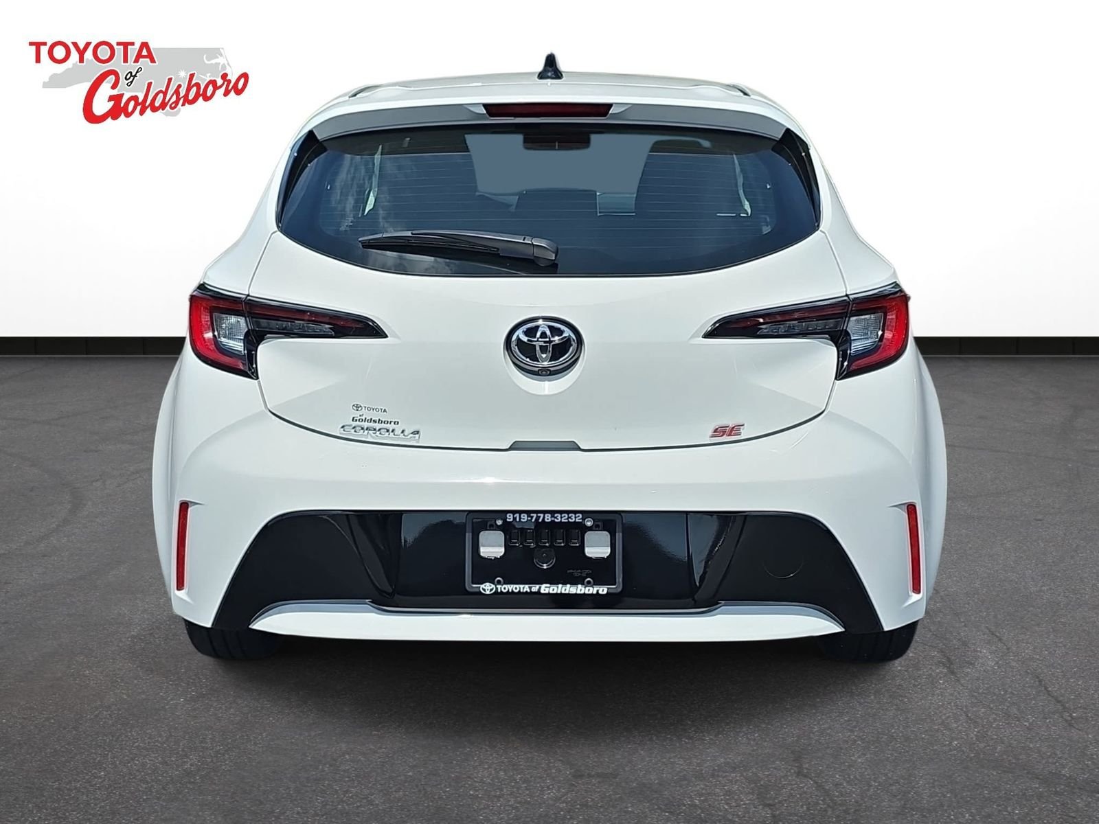 2026 Toyota Corolla Hatchback SE - Photo 6