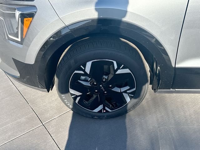 New 2026 Steel Gray Kia WIND image 30