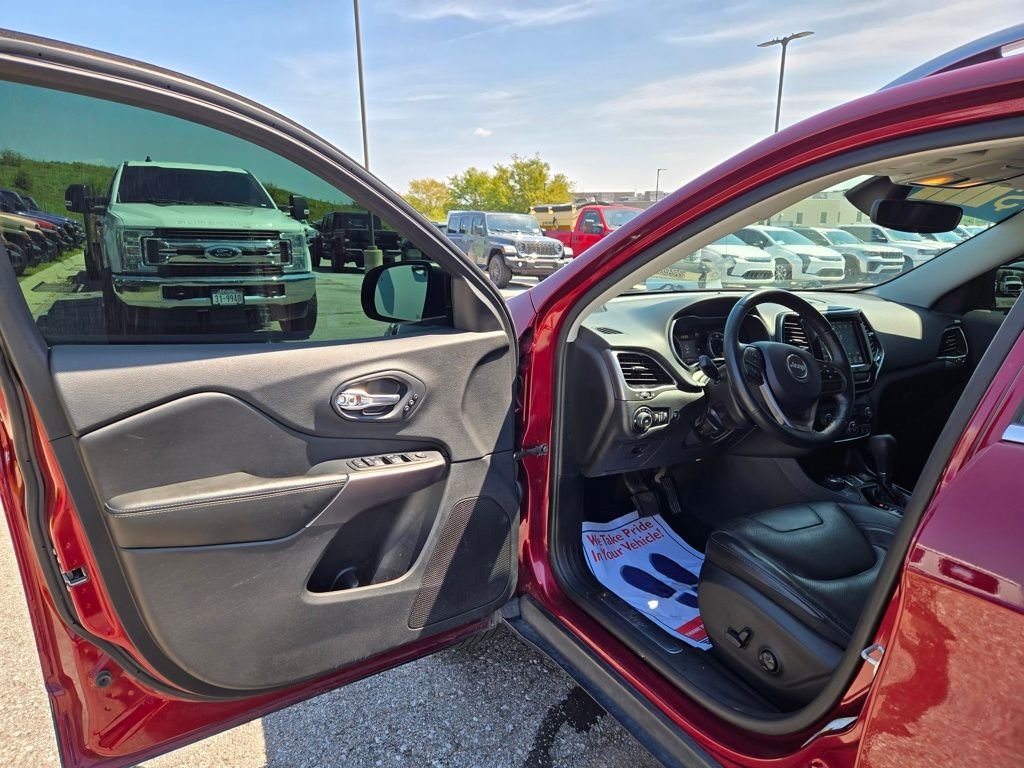 Used 2019 Red Jeep Limited image 11