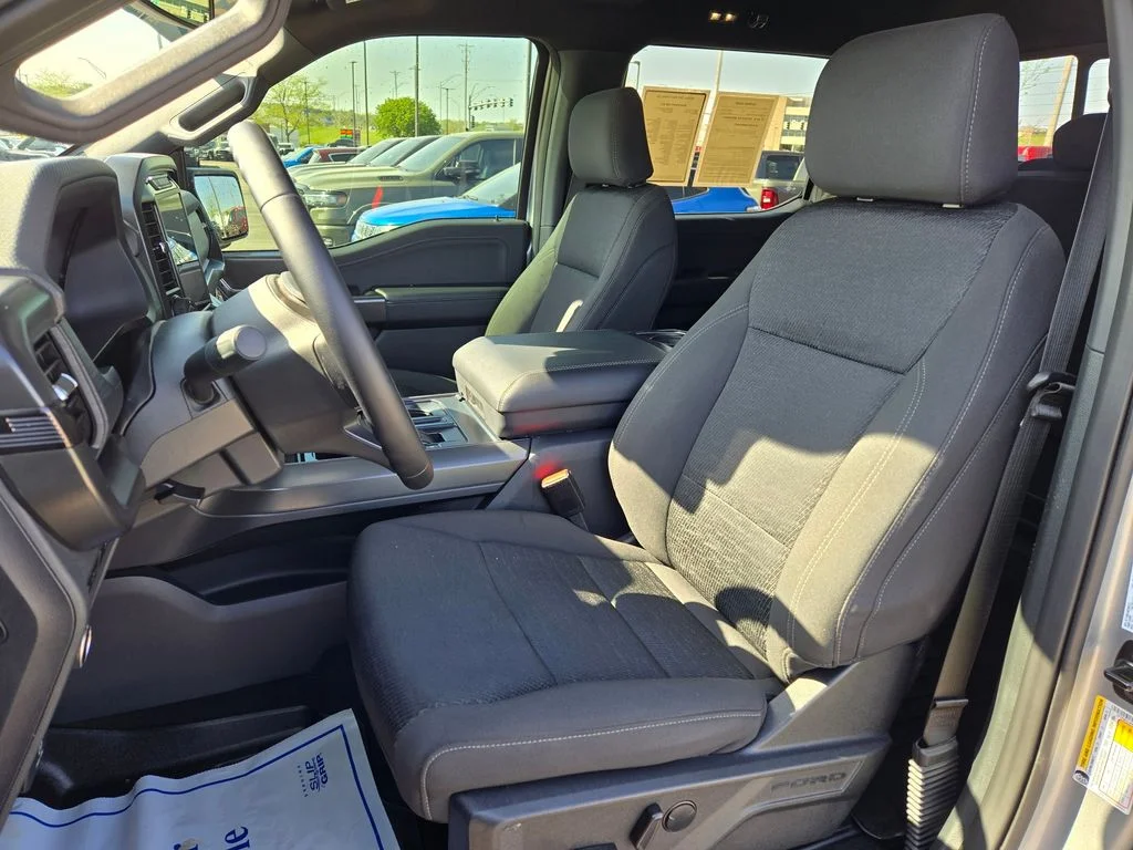 Used 2024 Silver Ford XLT image 18