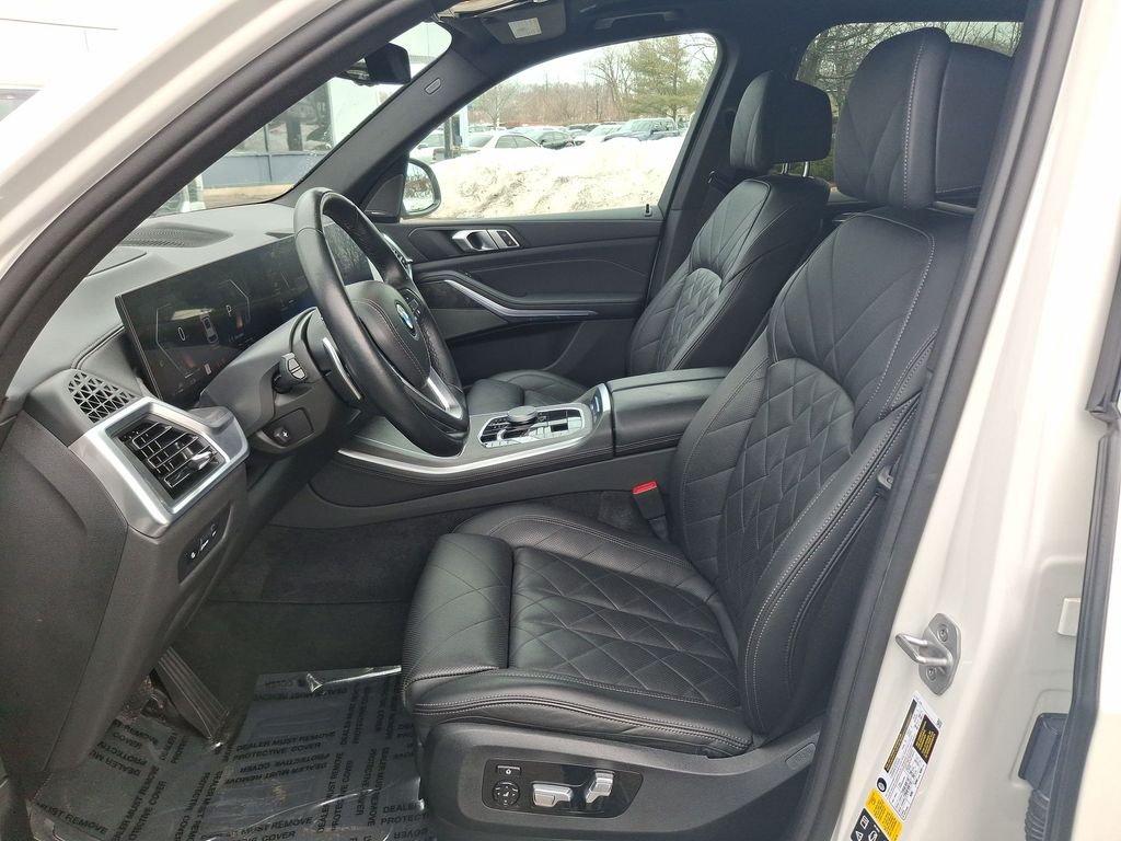 Used 2024 White BMW xDrive40i image 13