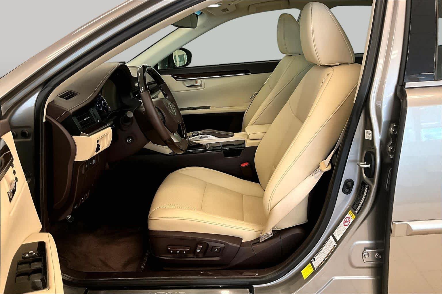 Used 2018 Atomic Silver Lexus  image 7