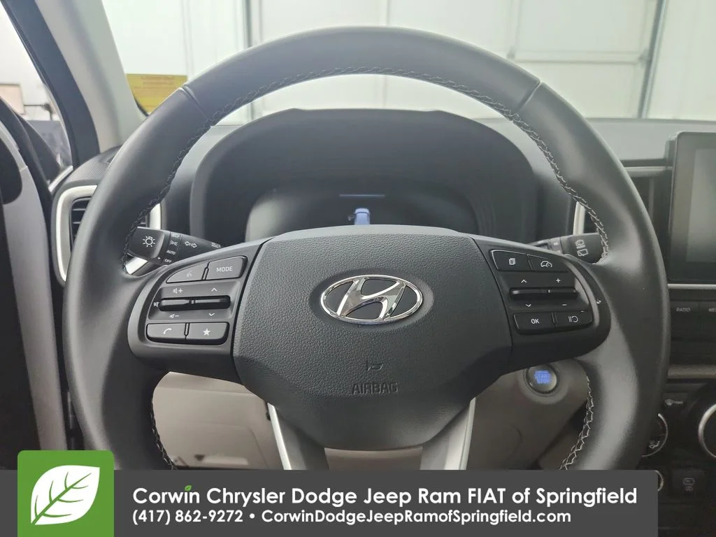 Used 2025 White Hyundai SEL image 21