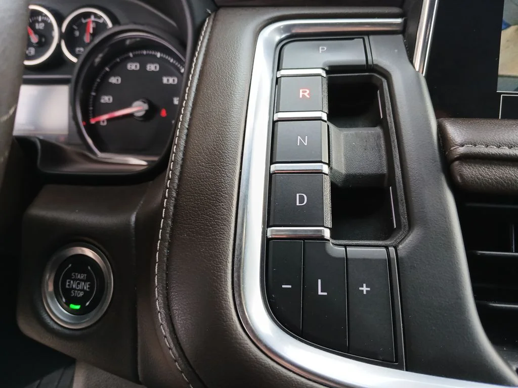Used 2021 Gray Chevrolet Z71 image 16