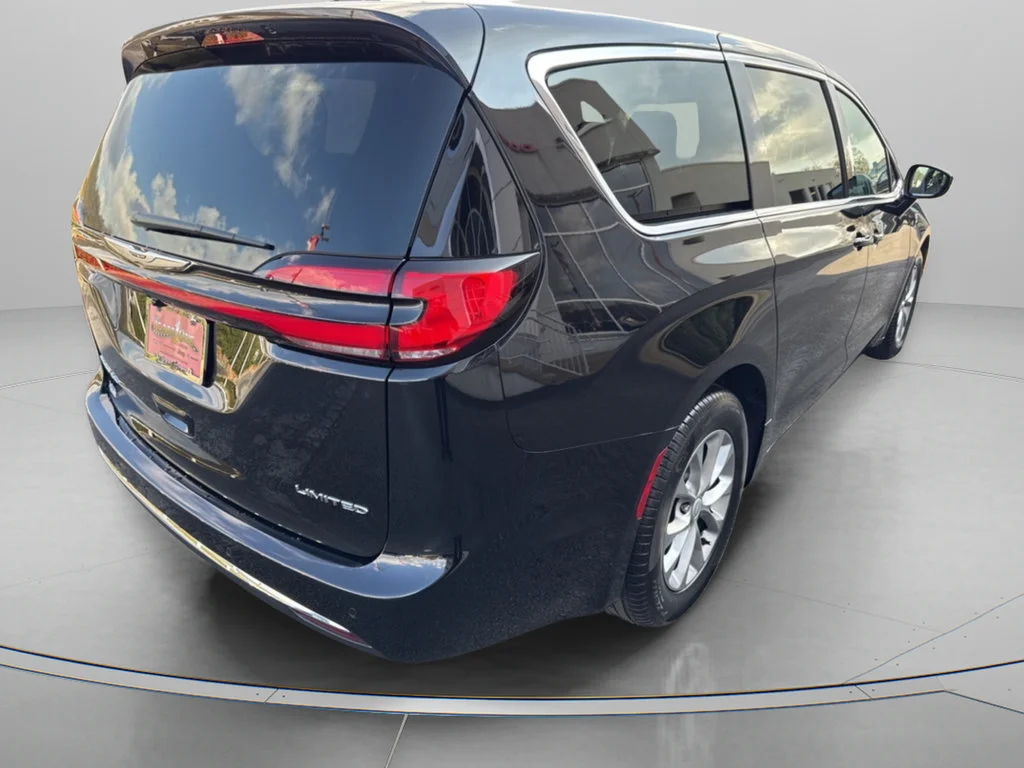 New 2026 Diamond Black Crystal Pearl-Coat Exterior Paint Chrysler Limited image 9