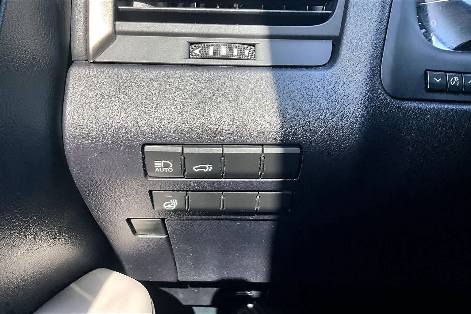 Used 2020 Atomic Silver Lexus  image 34