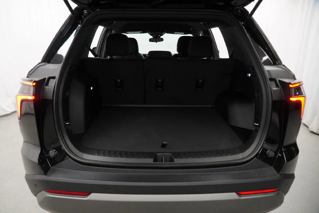 New 2027 Mosaic Black Metallic Chevrolet LT image 25