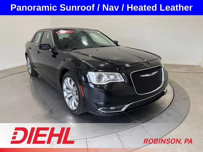 2019 Chrysler 300 Touring L's photo