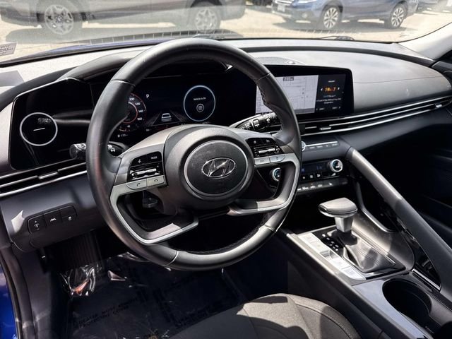 Used 2023 Blue Hyundai SEL image 2