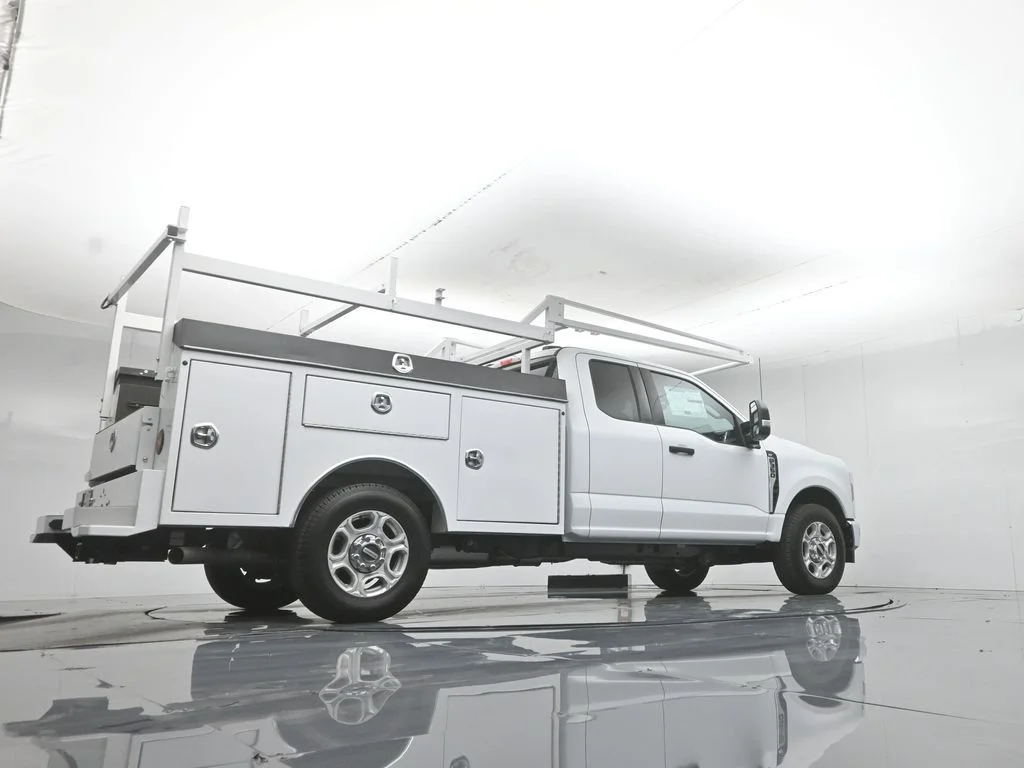 New 2026 Oxford White Ford XLT image 54