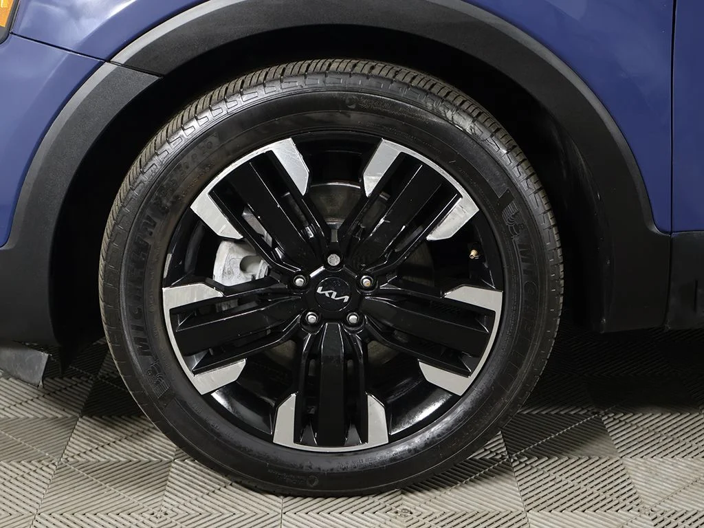 Used 2023 Black Kia SX image 28