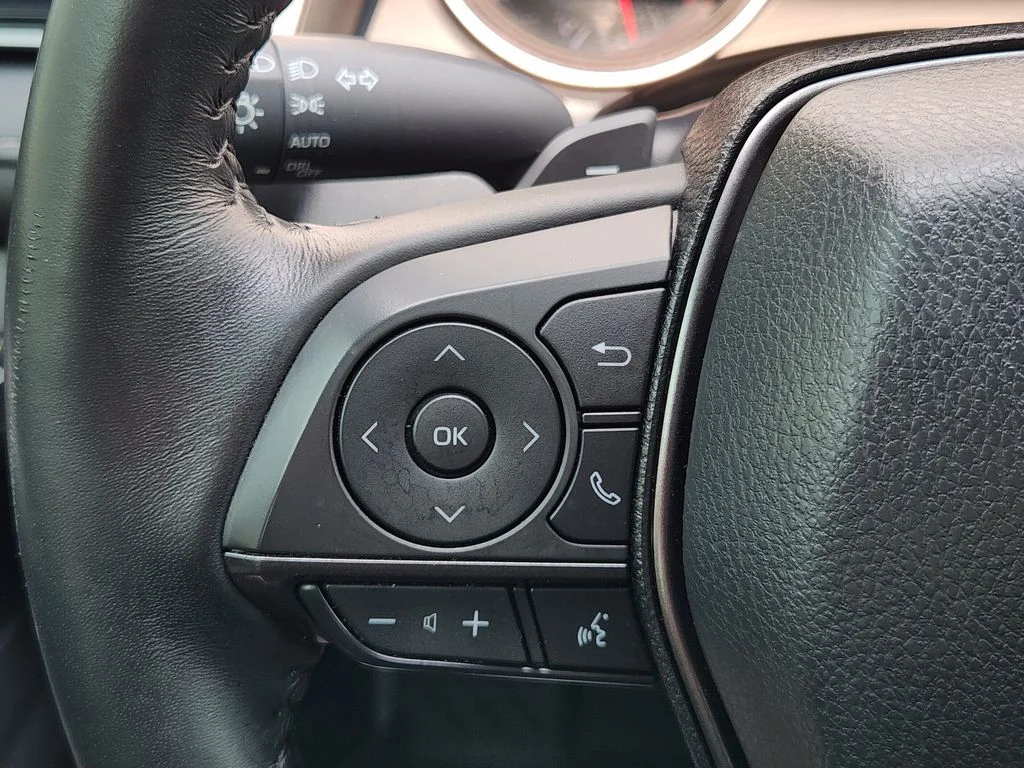 Used 2022 Wind Chill Pearl Toyota XSE image 30