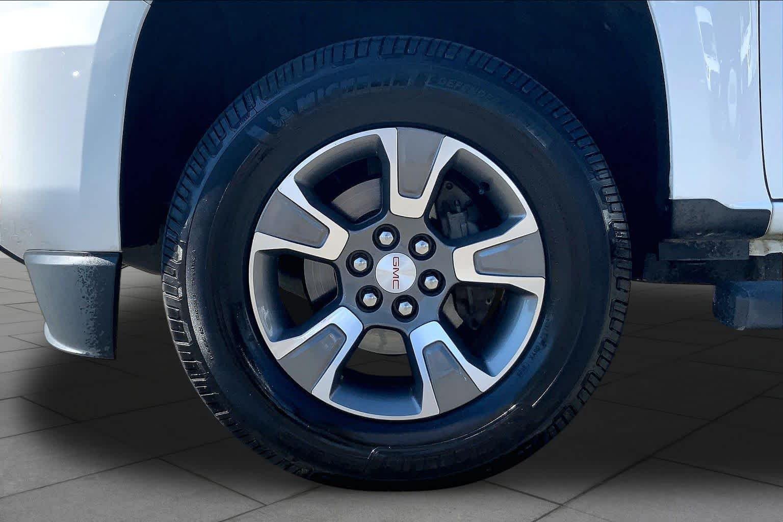 Used 2016 Summit White GMC 2WD image 11