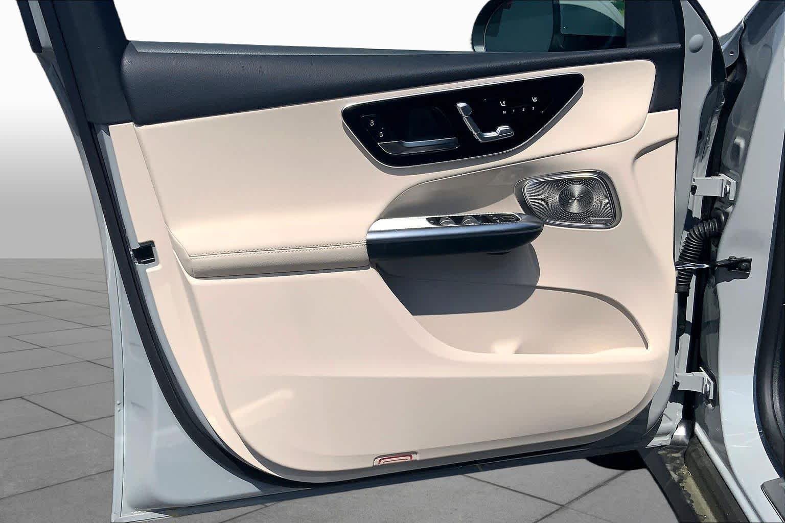 New 2026 MANUFAKTUR Alpine Grey Mercedes-Benz GLC 300 image 12